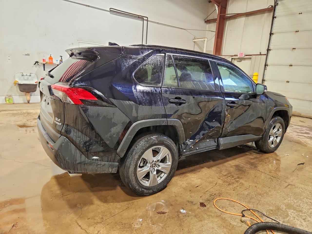 2024 Toyota Rav4 Hybrid Xle - zdjęcie 3