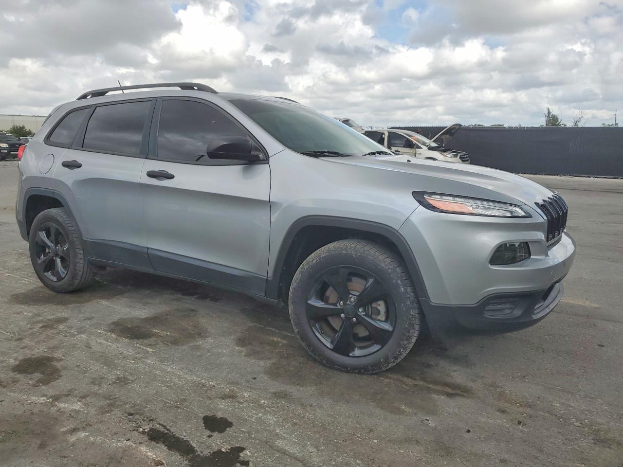 2017 Jeep Cherokee Sport - zdjęcie 4