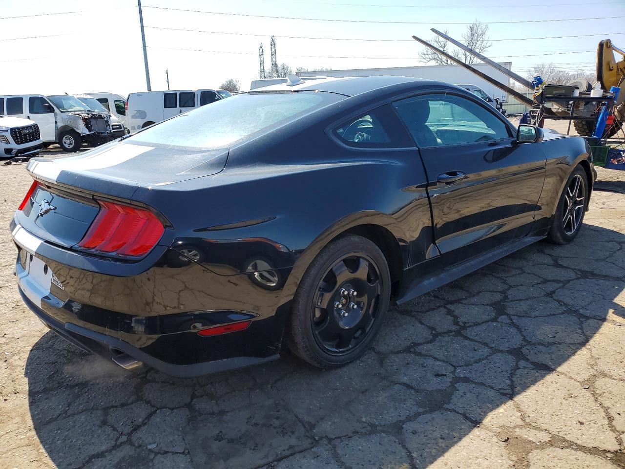 2023 Ford Mustang - zdjęcie 3