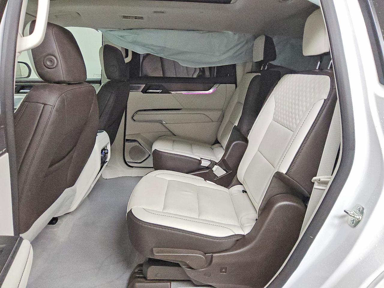 2025 GMC Acadia Denali - zdjęcie 11