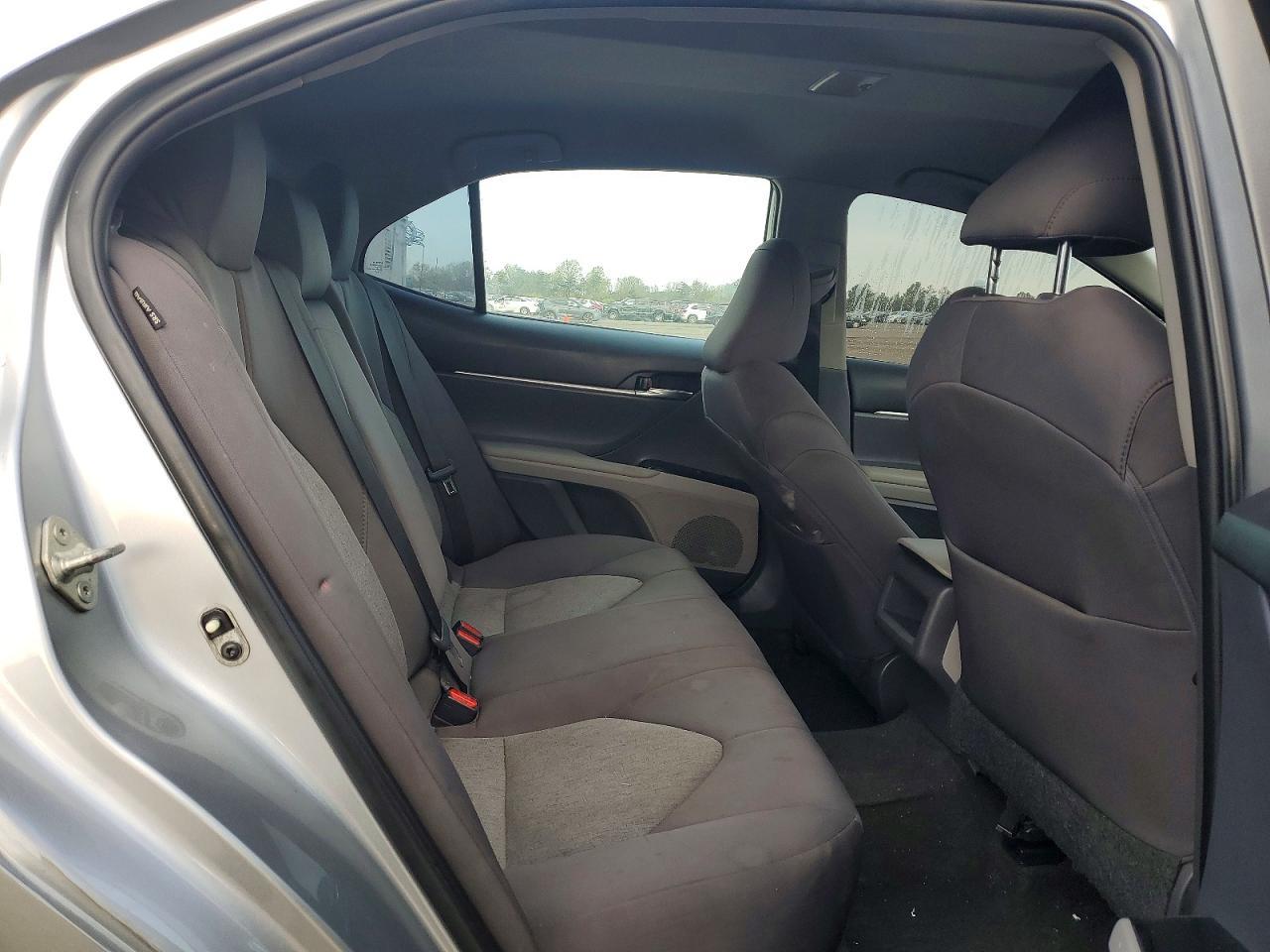 2019 Toyota Camry Le - zdjęcie 10