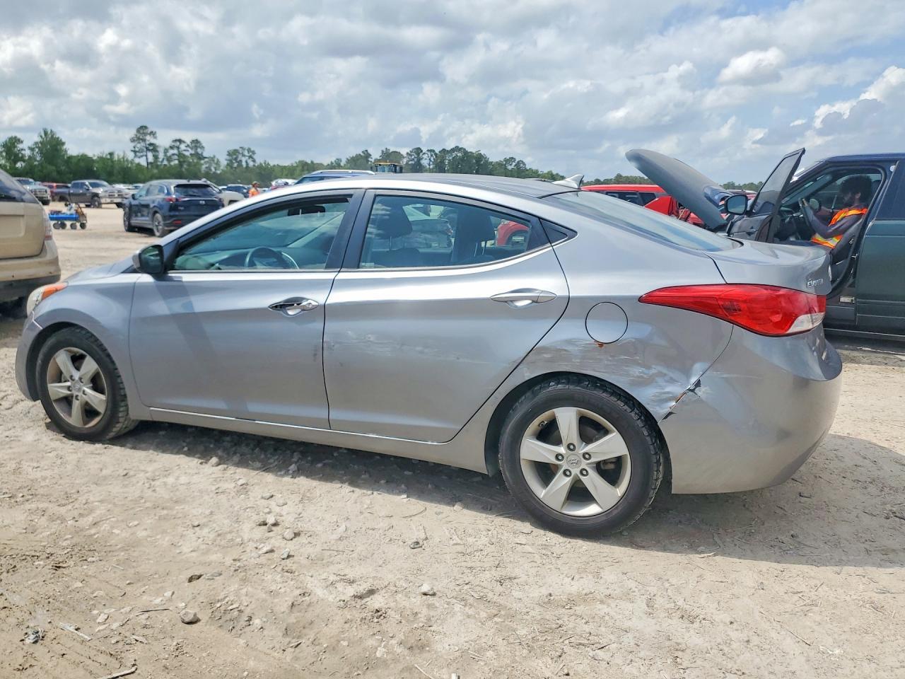 2013 Hyundai Elantra Gls - zdjęcie 2