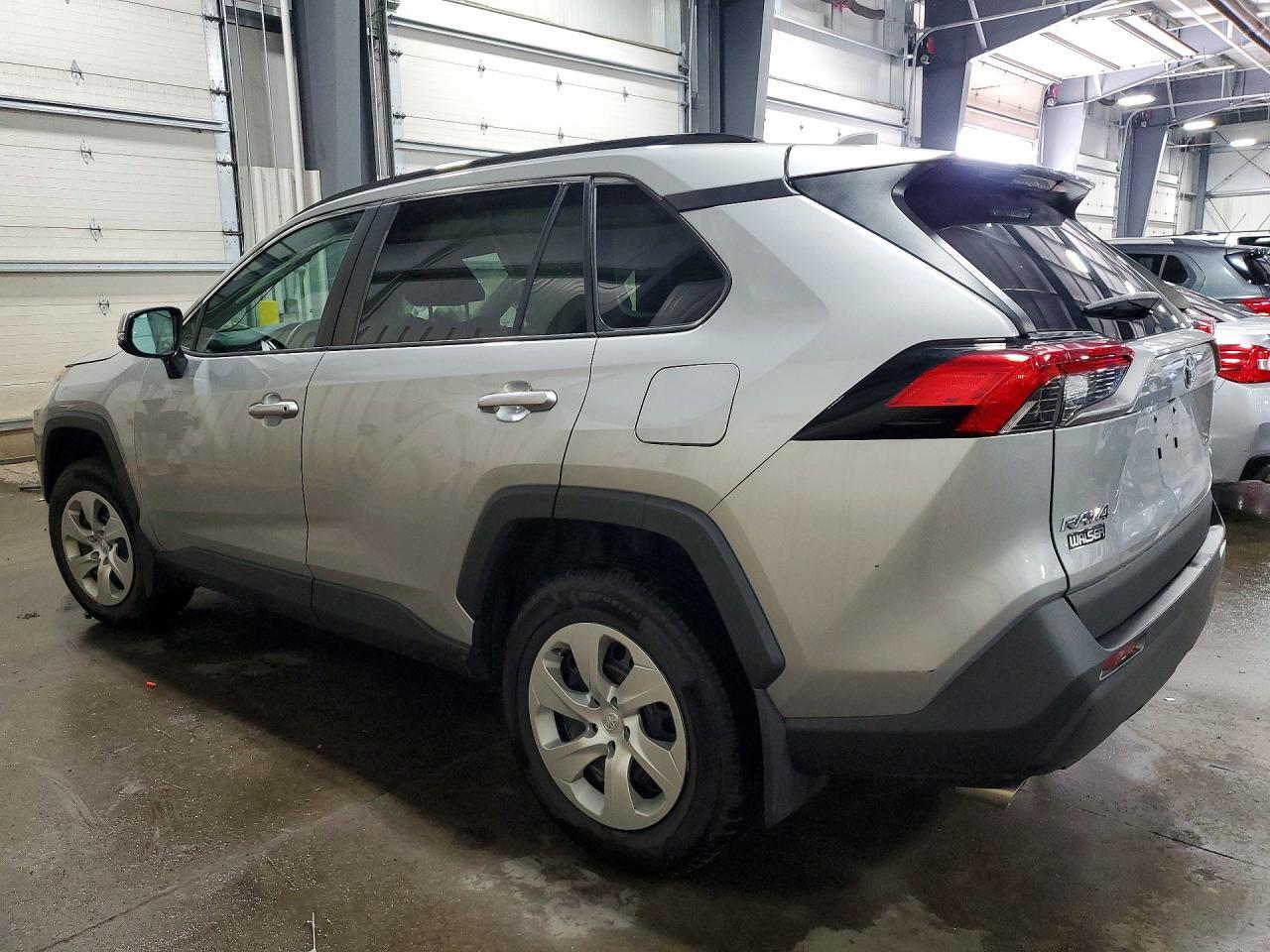 2020 Toyota Rav4 Le - zdjęcie 2