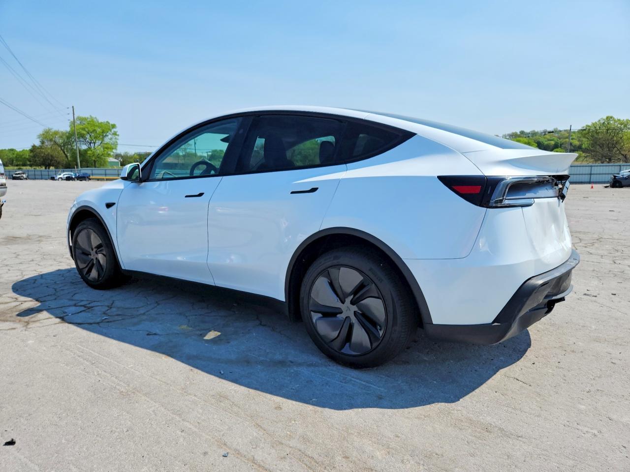 2026 Tesla Model Y - zdjęcie 2