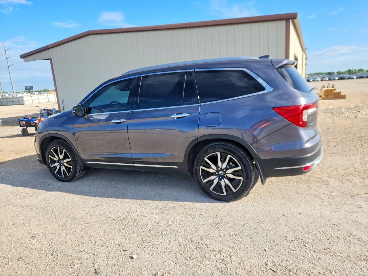 2021 Honda Pilot Touring - zdjęcie 2
