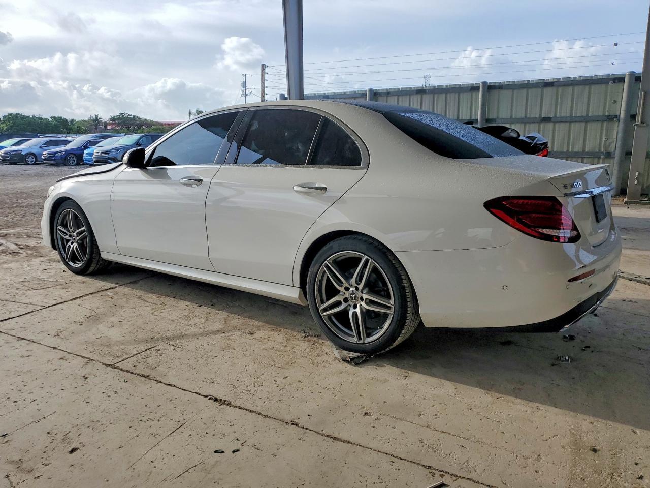 2019 Mercedes-Benz E 300 - zdjęcie 2