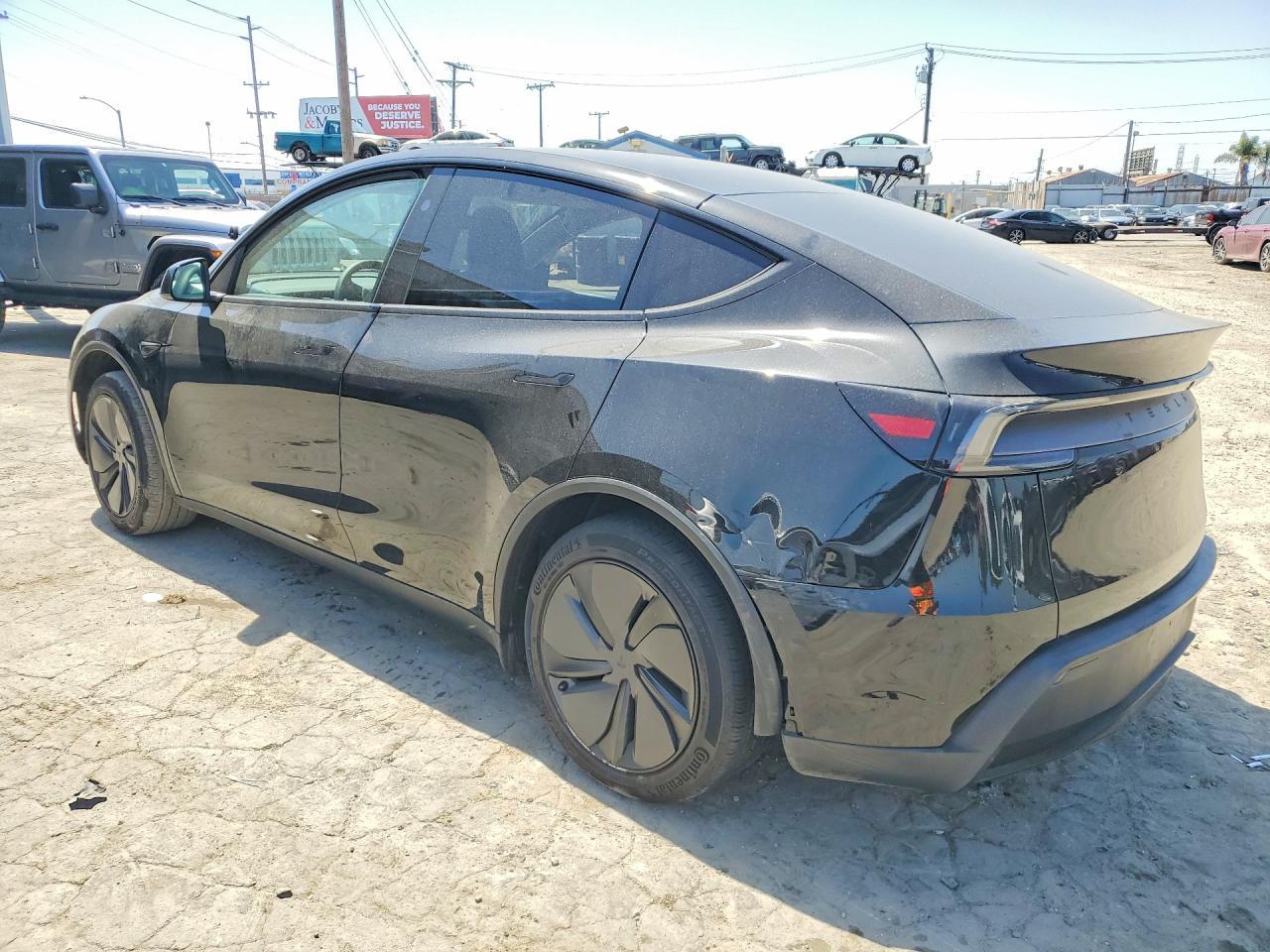 2026 Tesla Model Y - zdjęcie 2