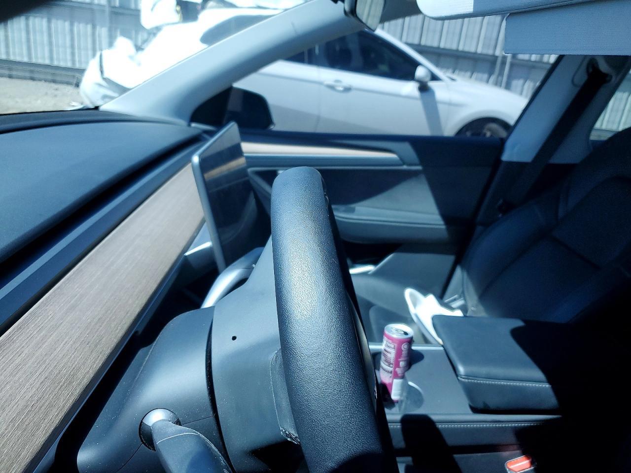 2023 Tesla Model Y - zdjęcie 9