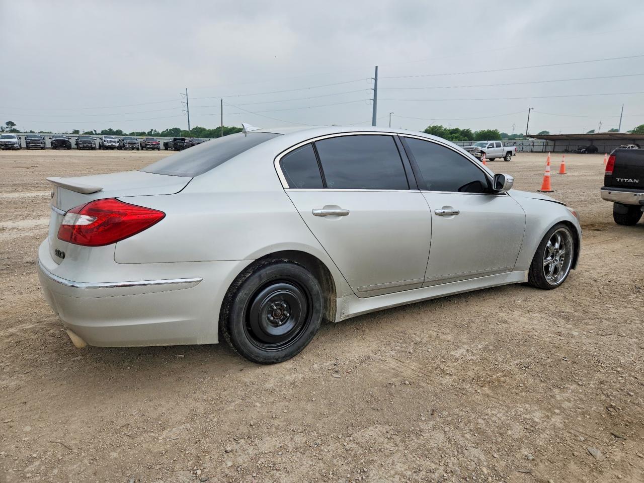 2013 Hyundai Genesis 5.0L - zdjęcie 3