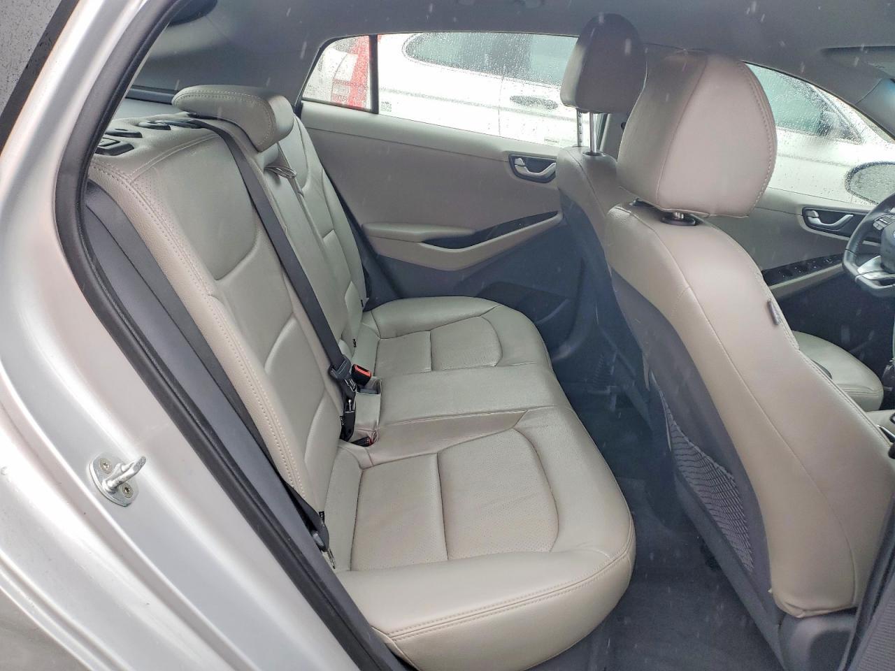 2017 Hyundai Ioniq Hybrid Sel - zdjęcie 10