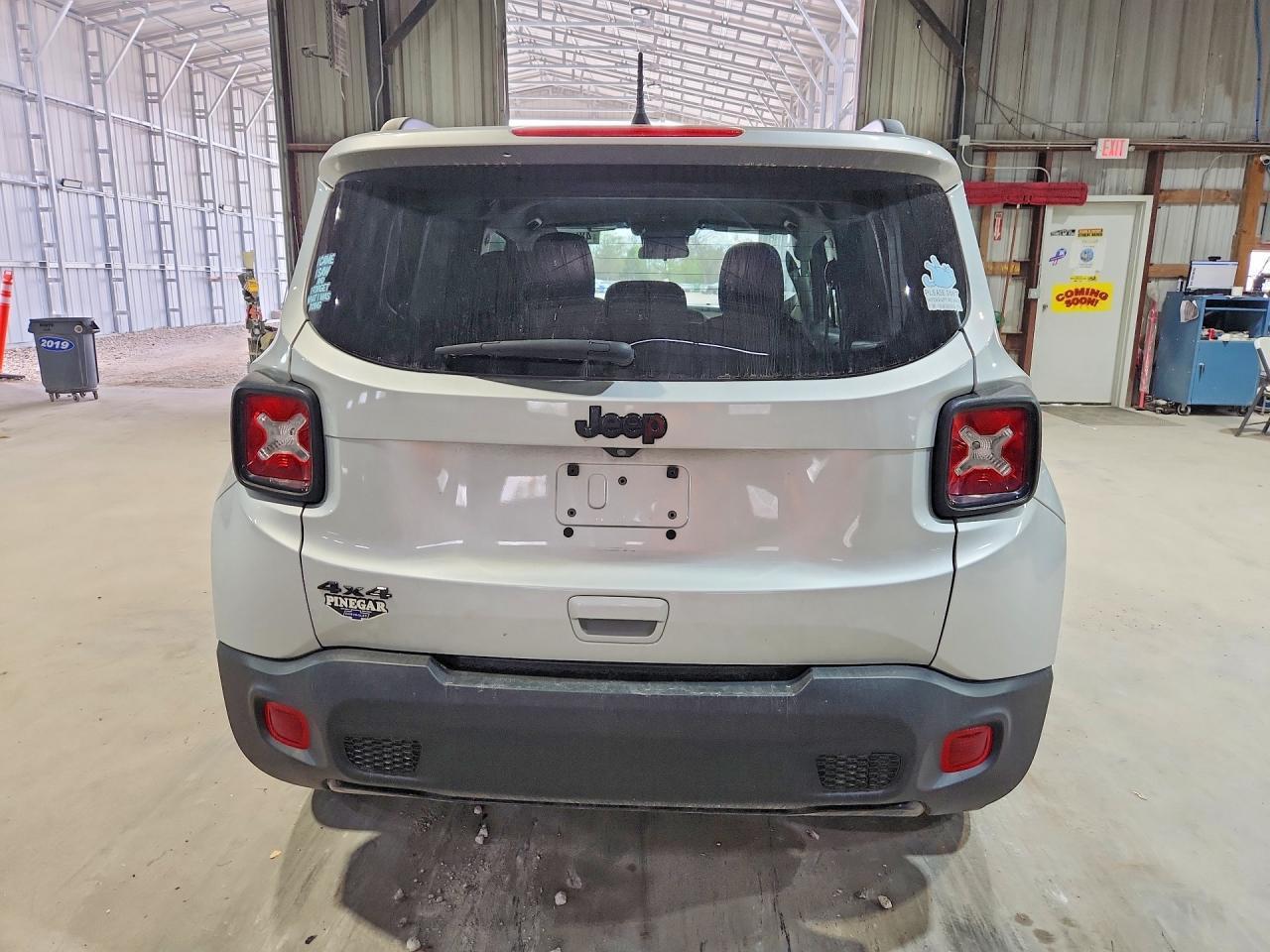 2020 Jeep Renegade Latitude - zdjęcie 6