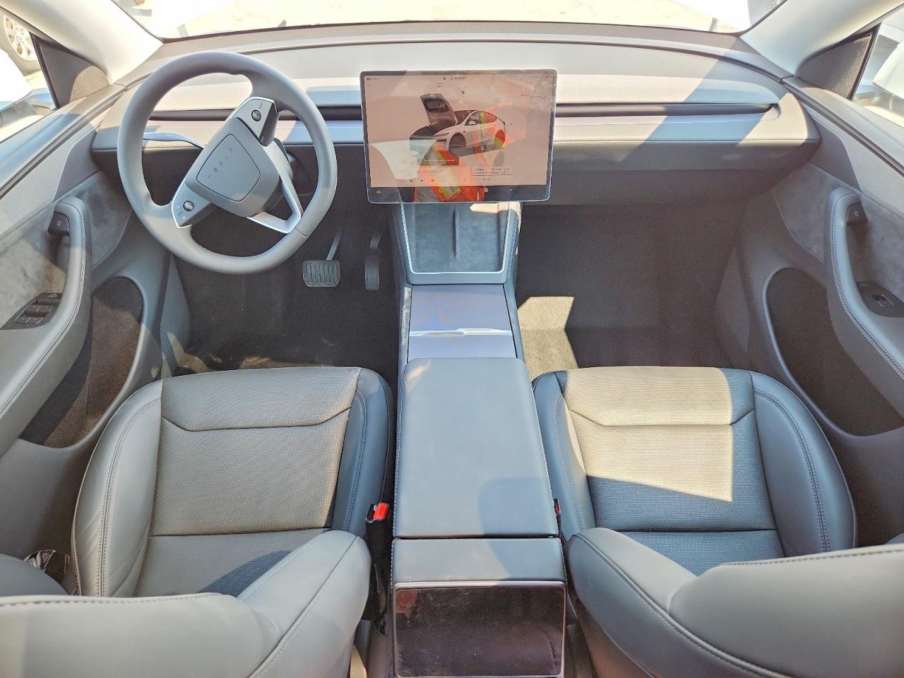 2026 Tesla Model Y - zdjęcie 8