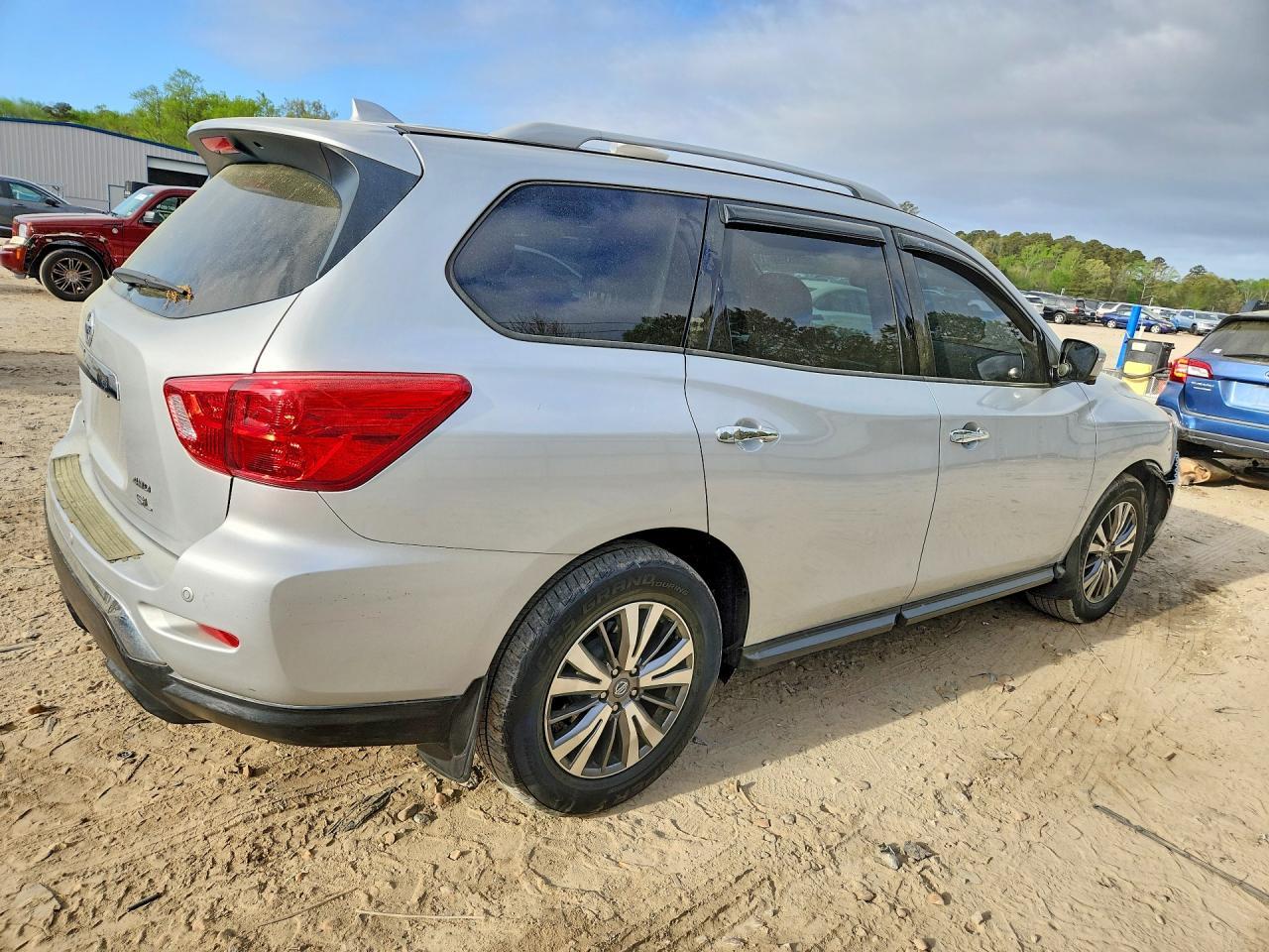 2019 Nissan Pathfinder Sl - zdjęcie 3