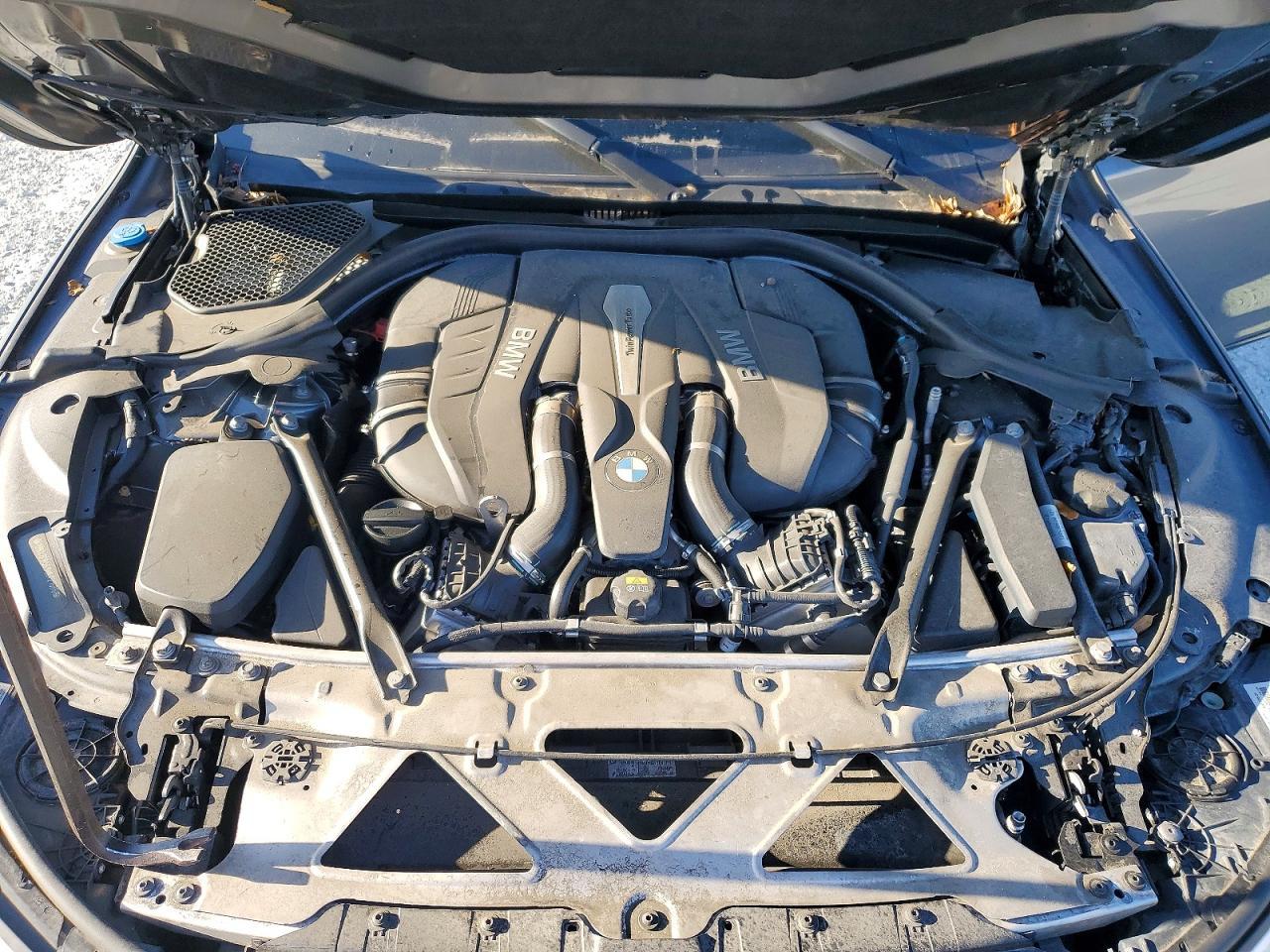 2017 BMW 750 Xi - zdjęcie 11