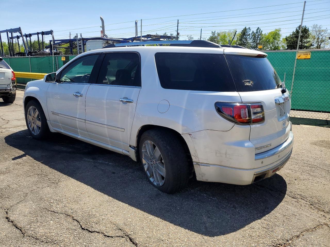 2016 GMC Acadia Denali - zdjęcie 2