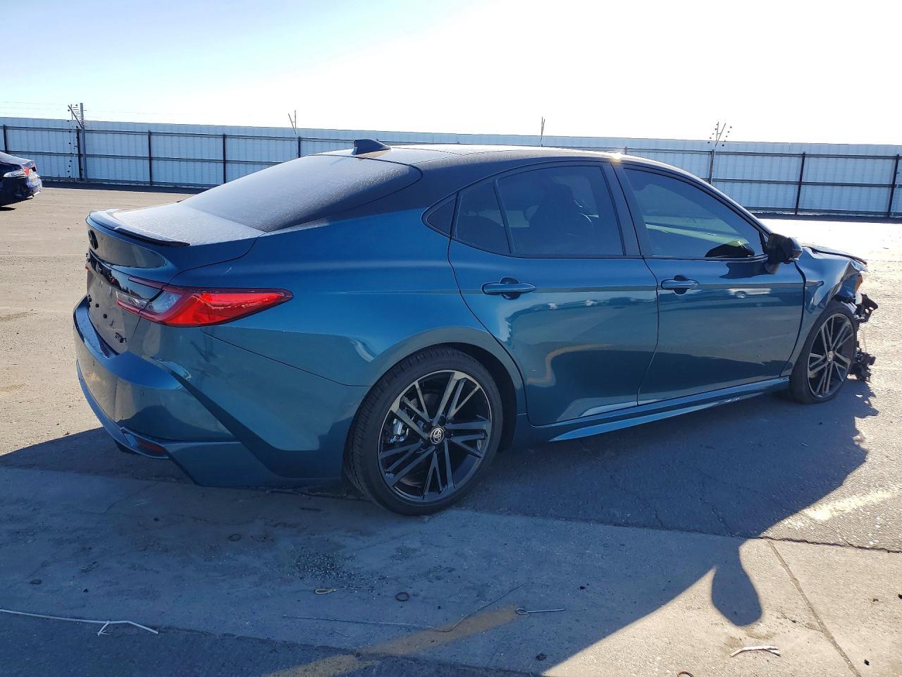 2026 Toyota Camry Xse - zdjęcie 3