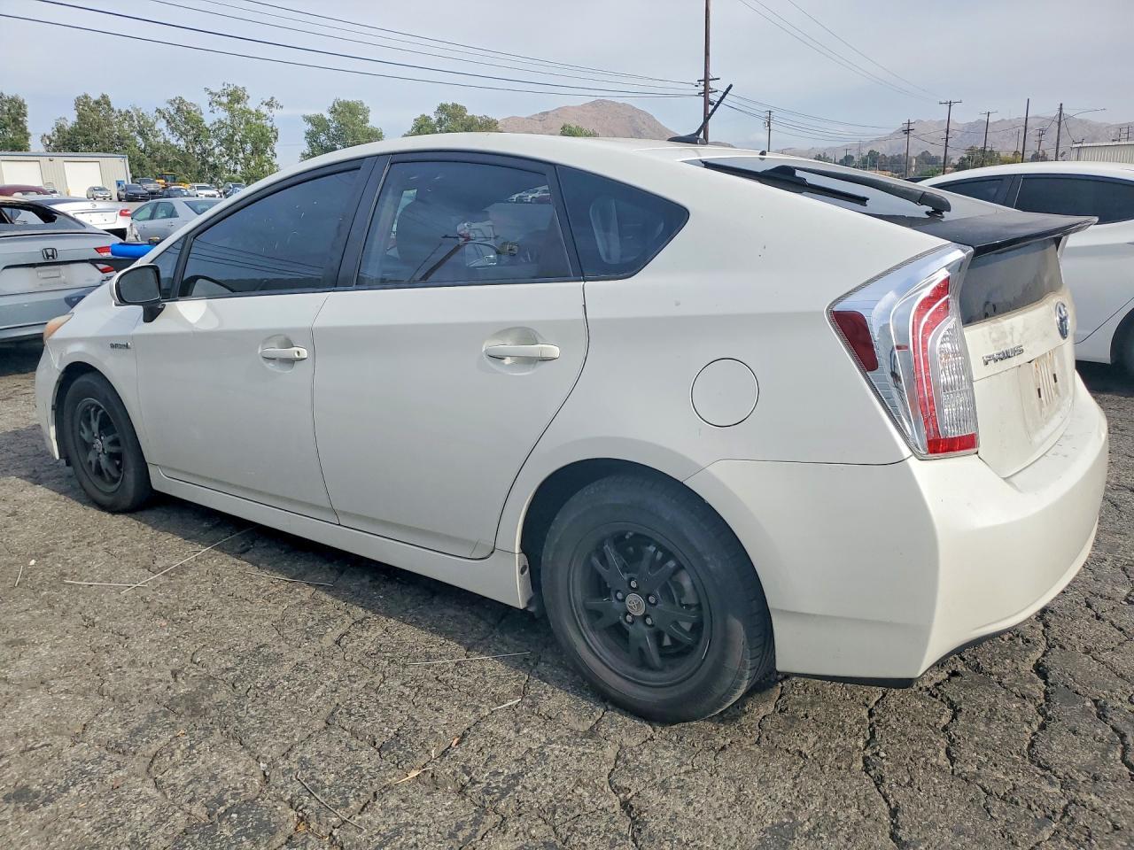 2014 Toyota Prius Three - zdjęcie 2