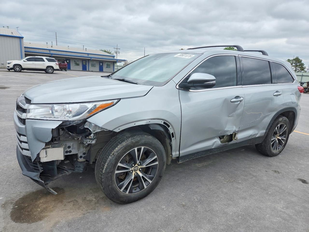 2019 Toyota Highlander Le - zdjęcie główne