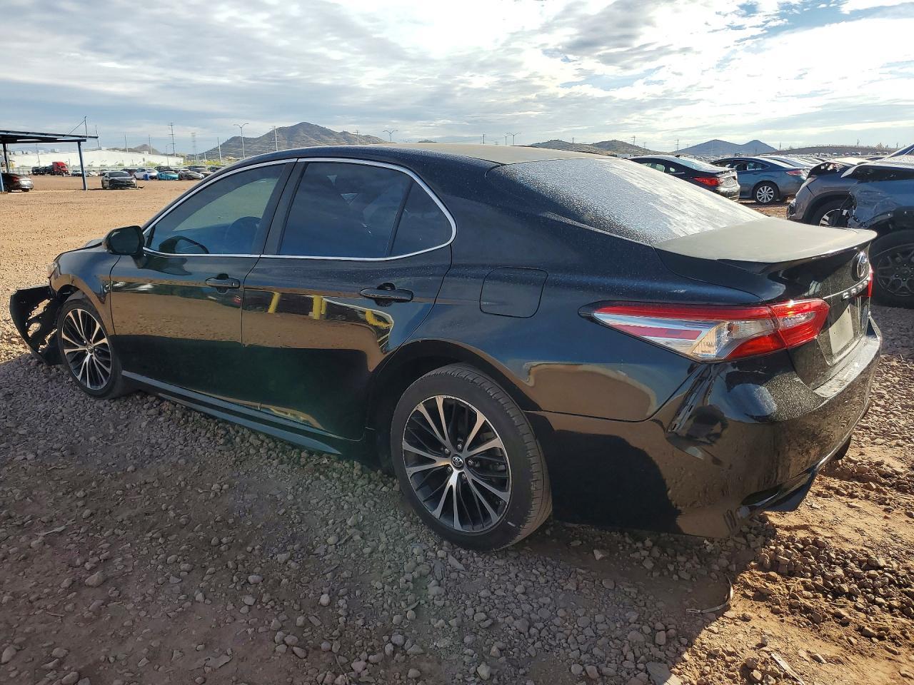 2018 Toyota Camry Se - zdjęcie 2