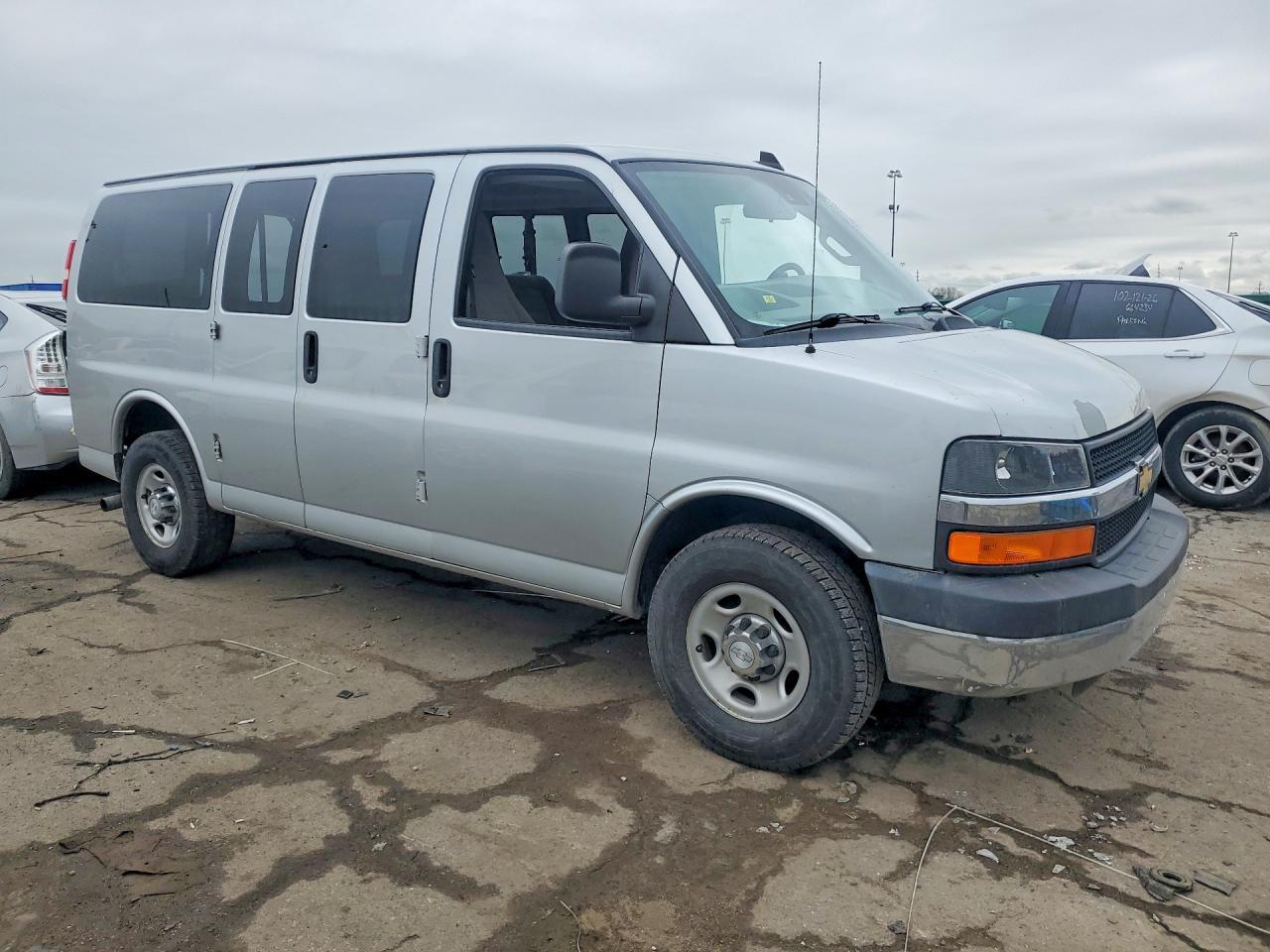 2019 Chevrolet Express G2500 Lt - zdjęcie 4