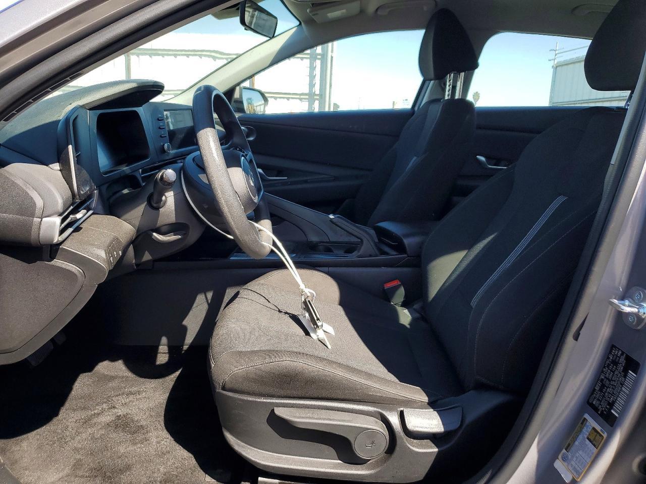 2025 Hyundai Elantra Se - zdjęcie 7