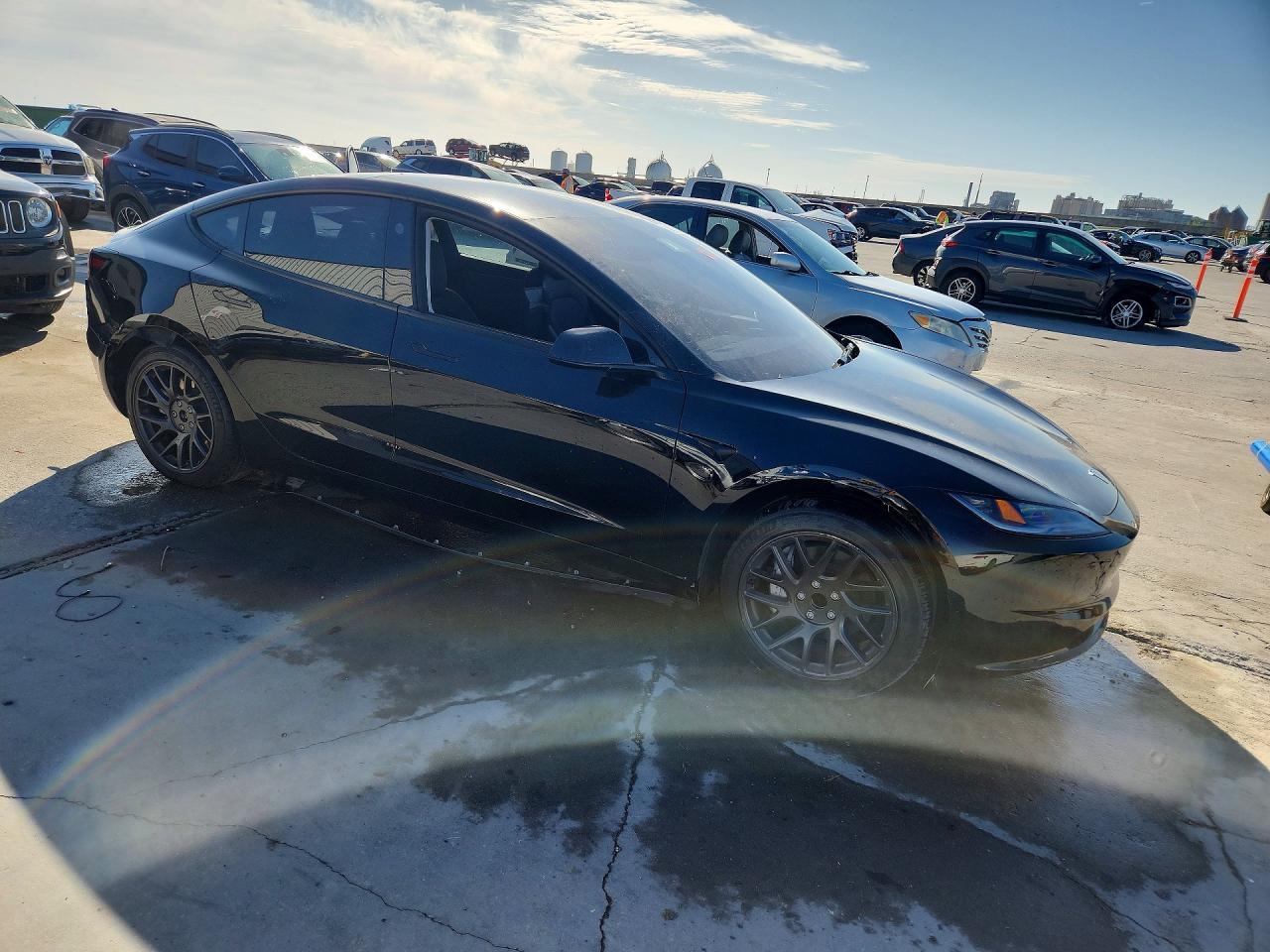 2025 Tesla Model 3 - zdjęcie 4