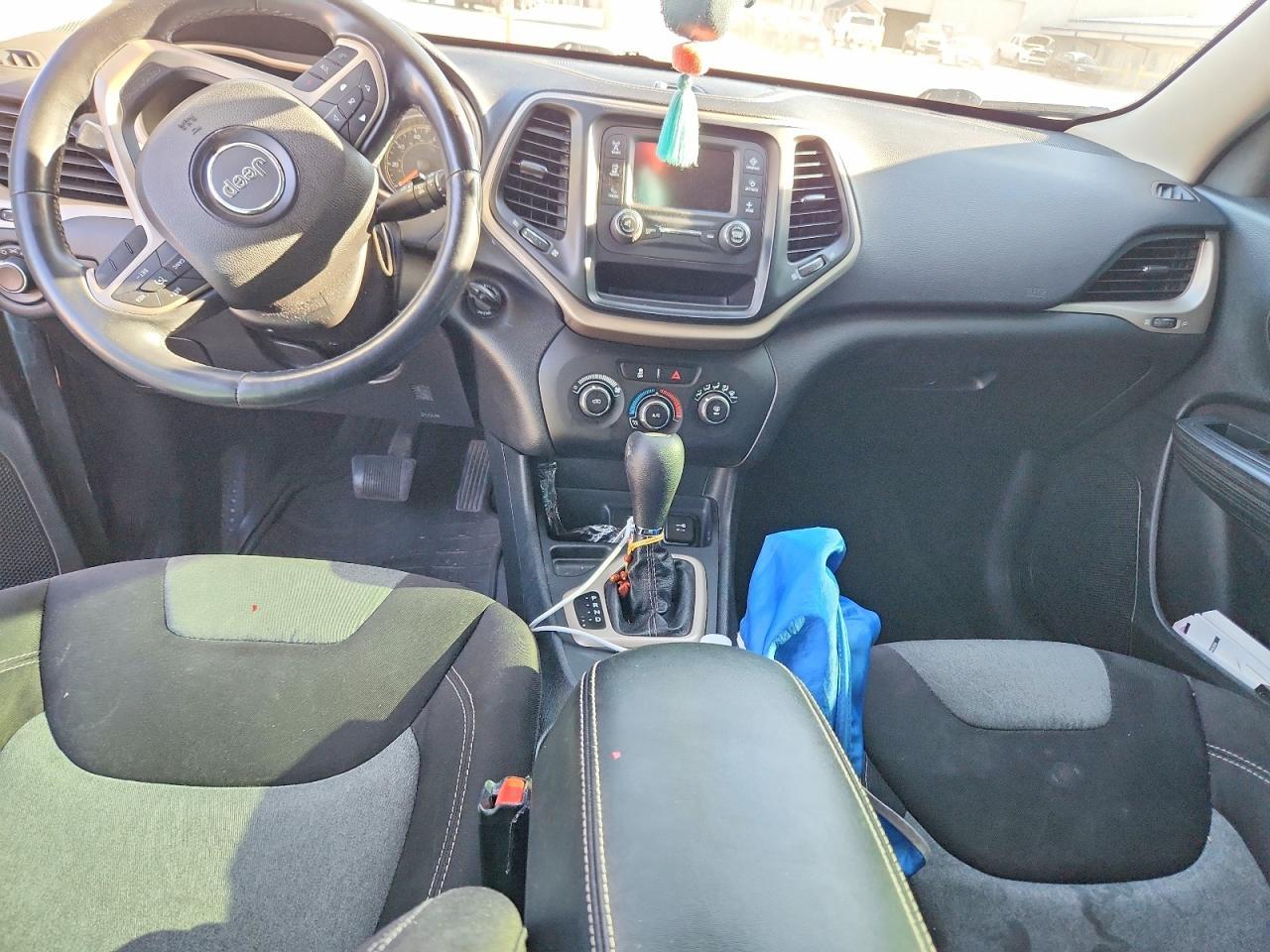 2015 Jeep Cherokee Sport - zdjęcie 8