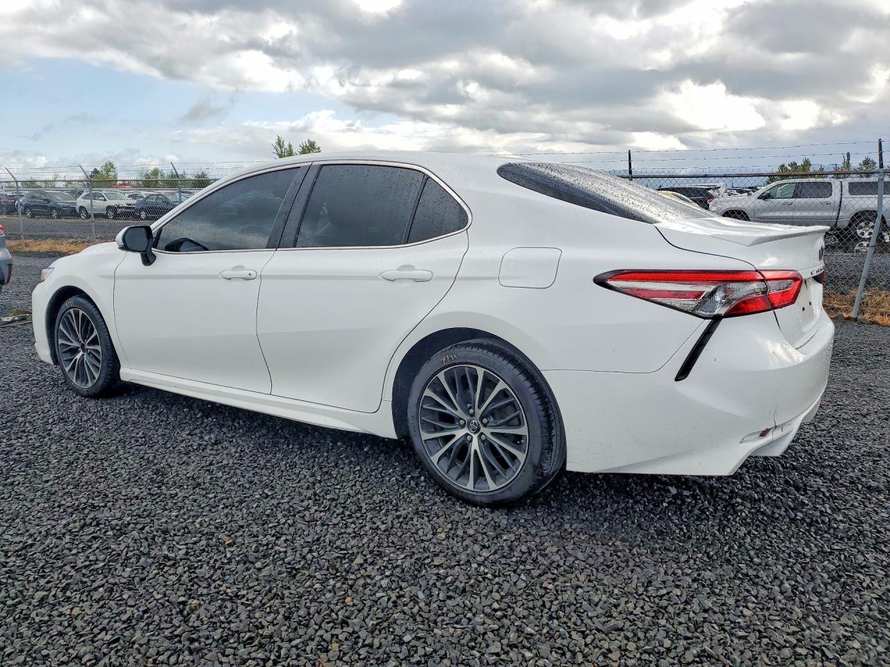2018 Toyota Camry Se - zdjęcie 2