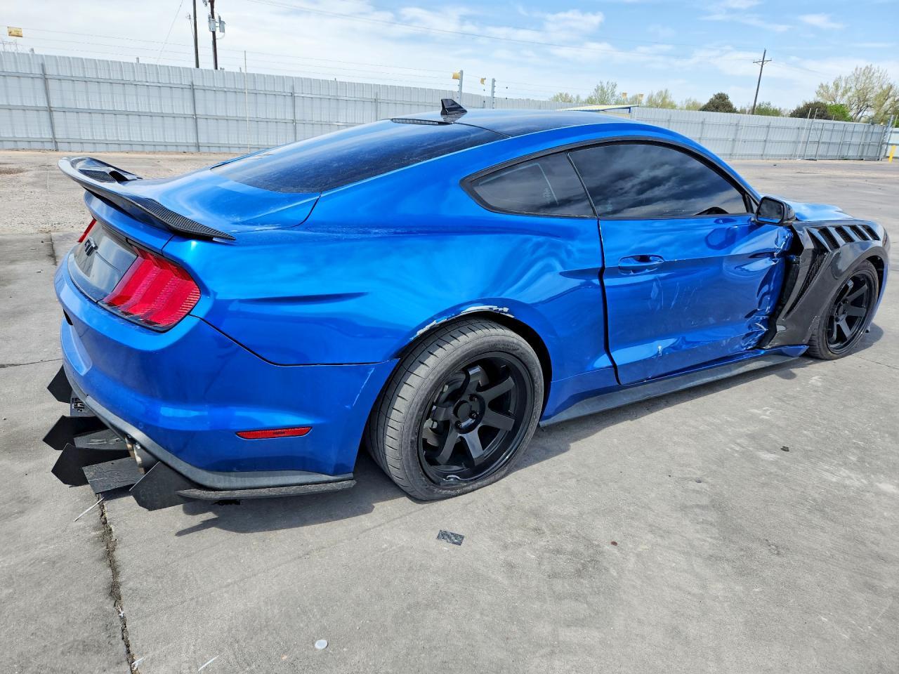 2021 Ford Mustang Gt - zdjęcie 3