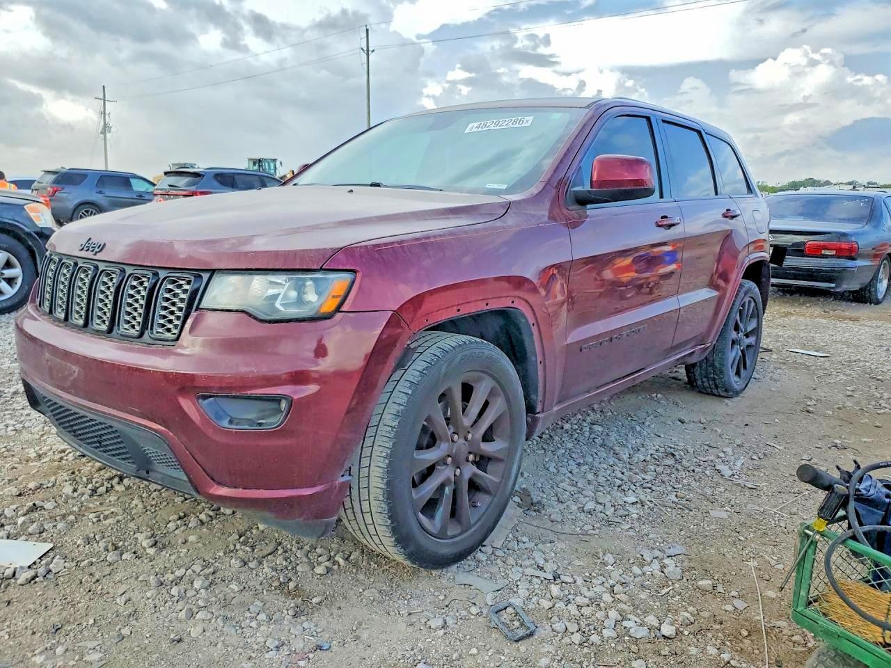 2017 Jeep Grand Cherokee Laredo - zdjęcie główne