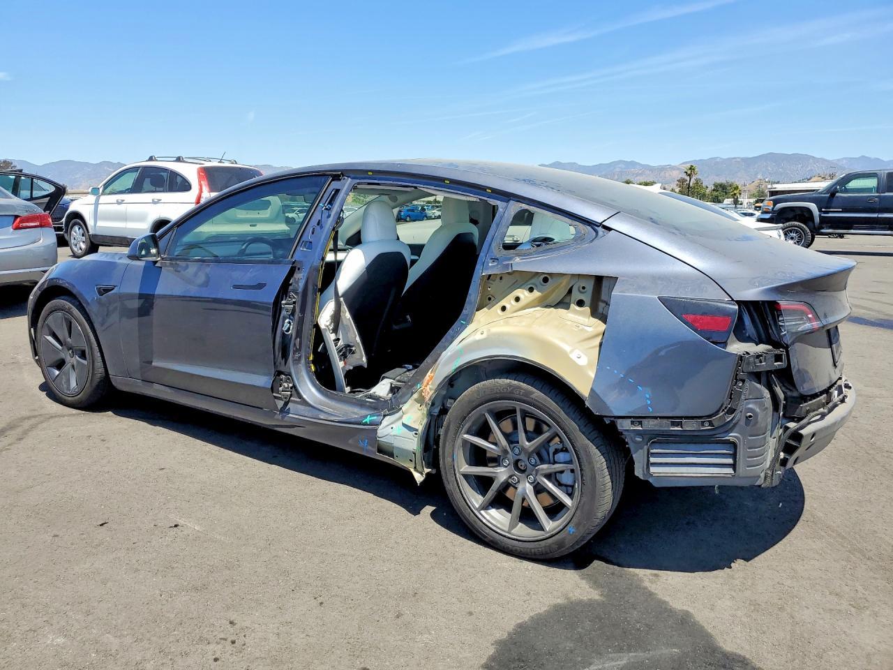 2022 Tesla Model 3 - zdjęcie 2