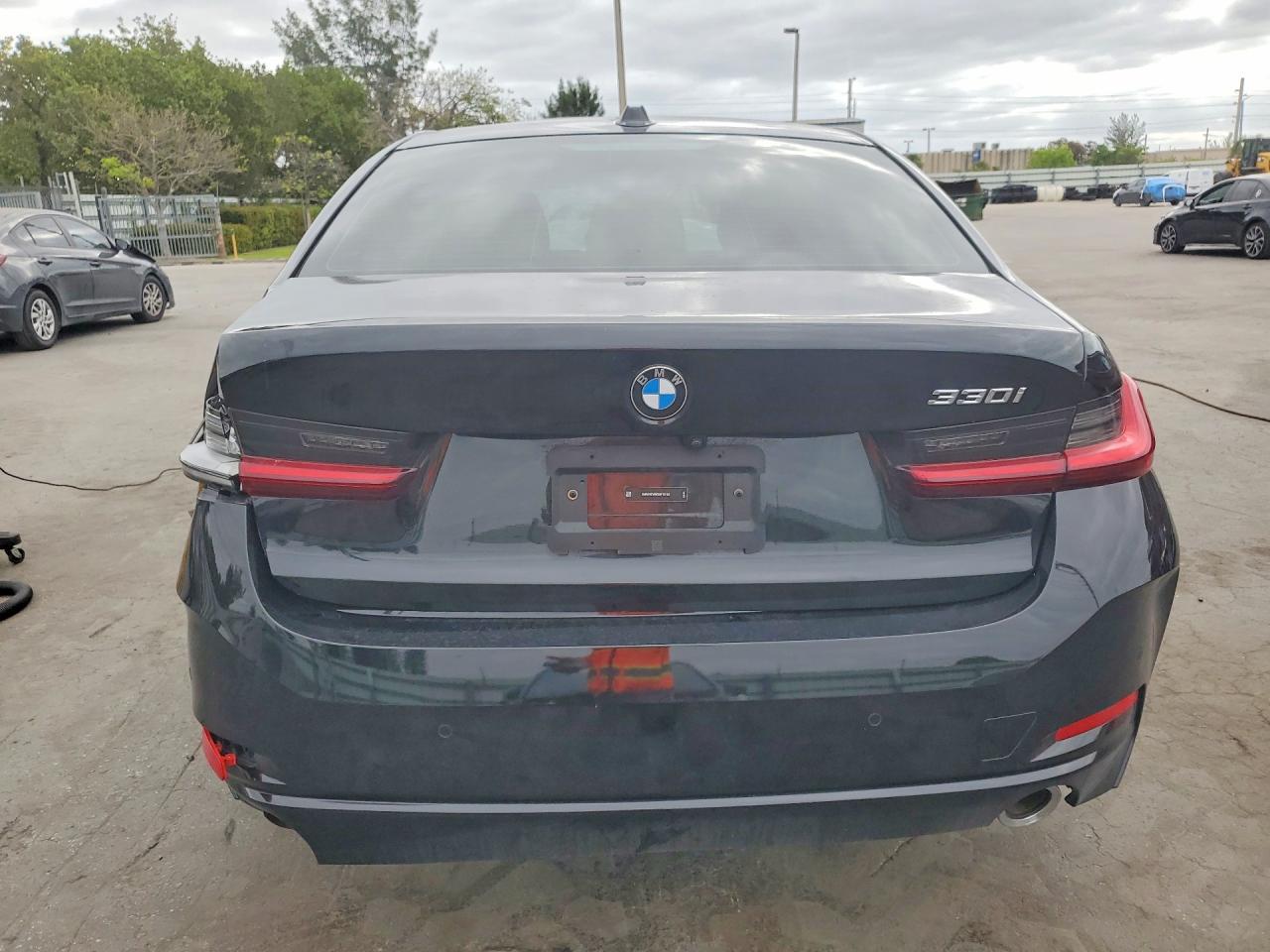 2025 BMW 330I - zdjęcie 6