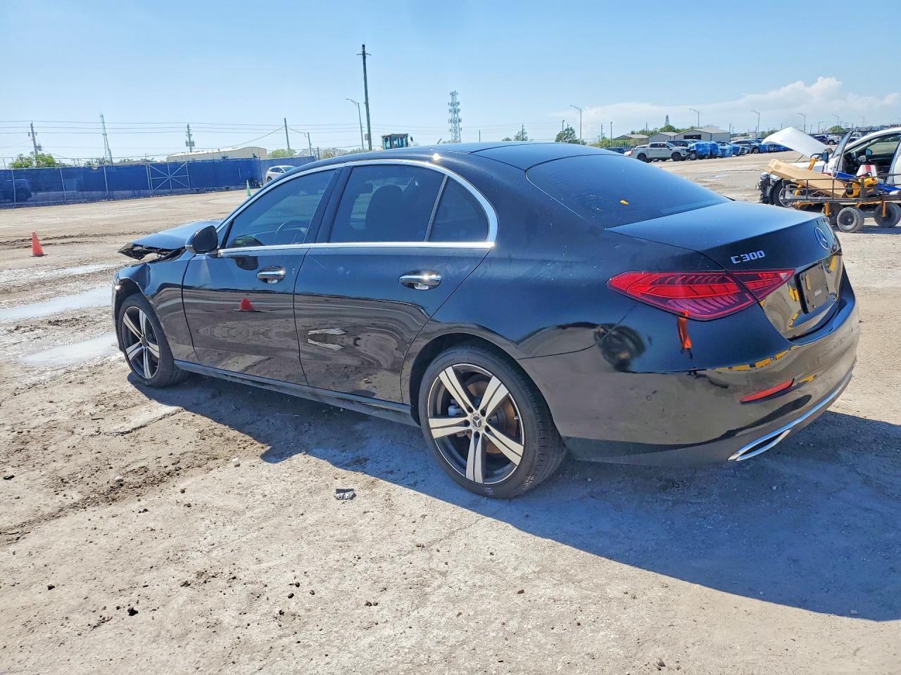 2024 Mercedes-Benz C 300 - zdjęcie 2