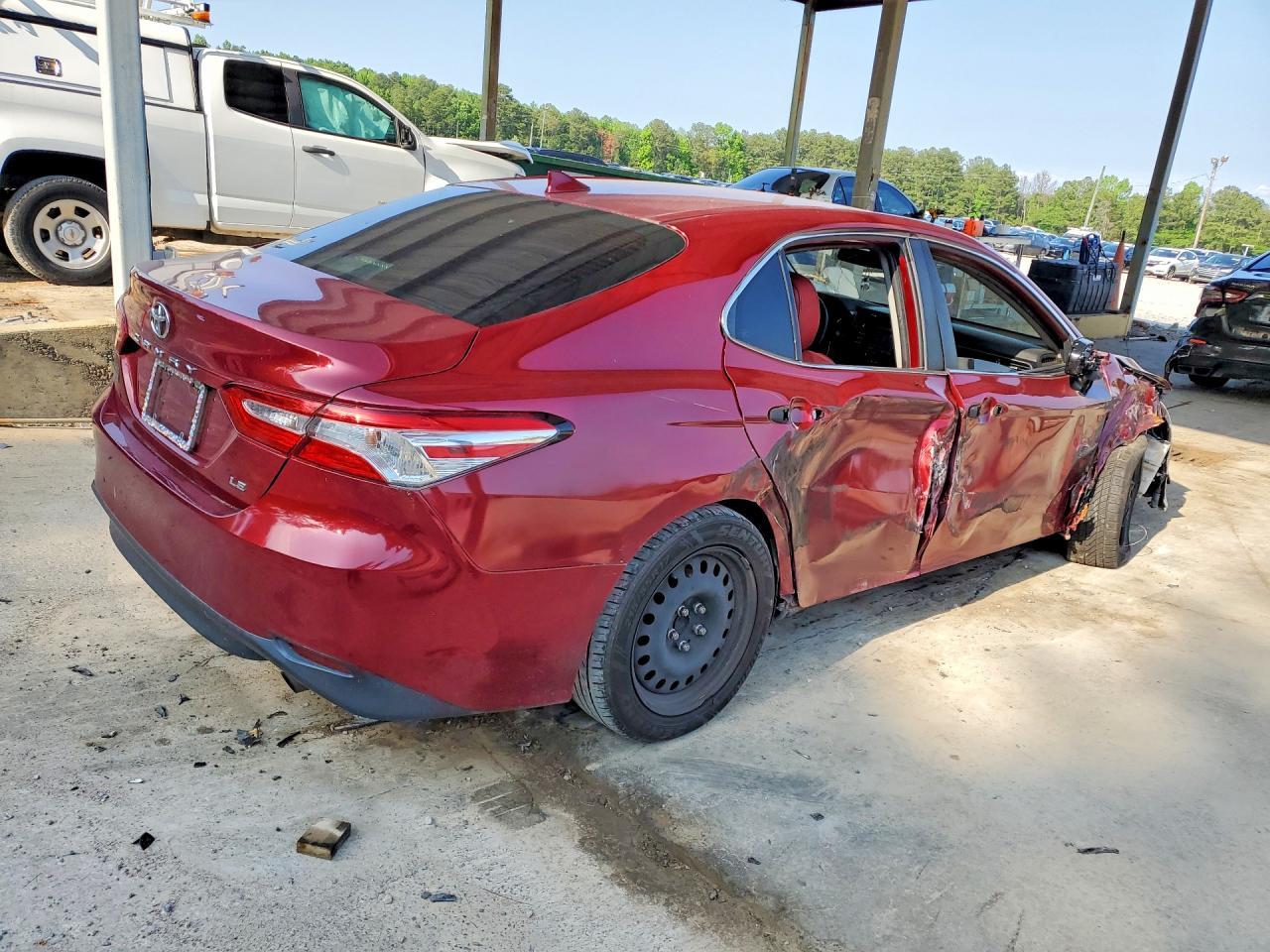 2020 Toyota Camry Le - zdjęcie 3