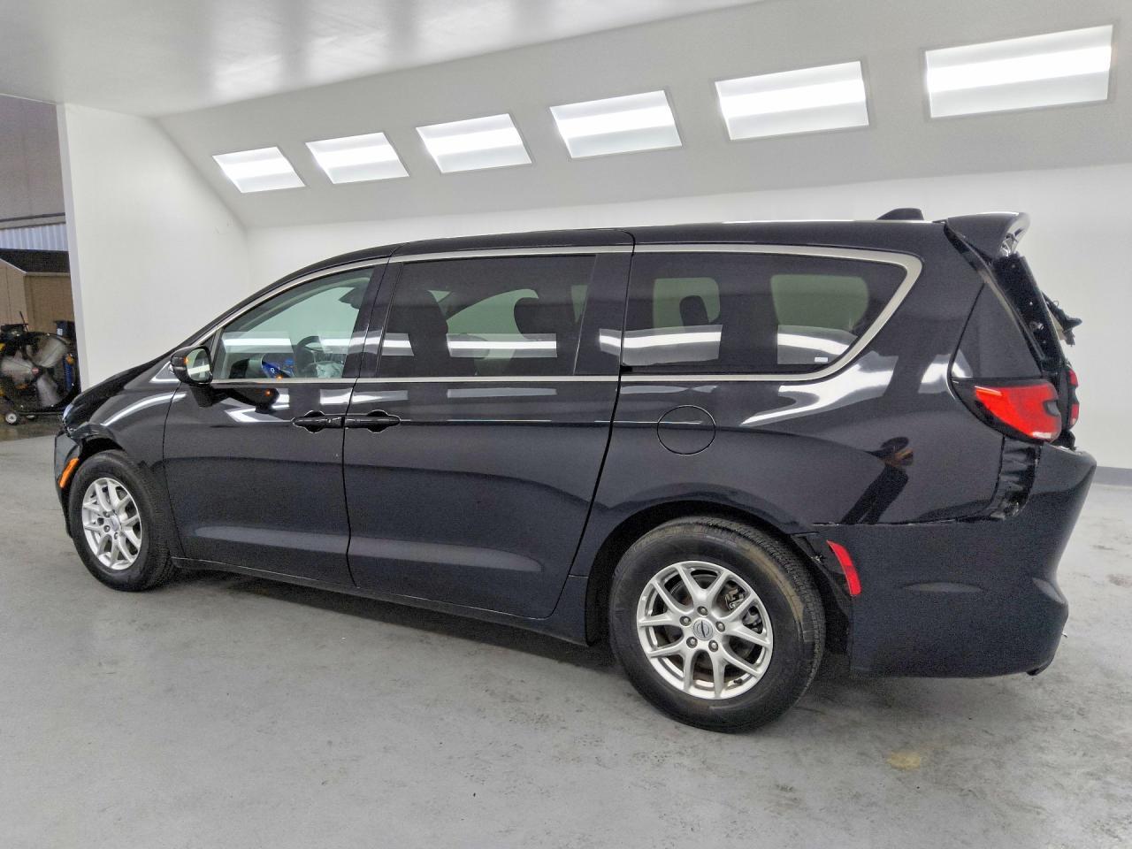 2024 Chrysler Pacifica Touring L - zdjęcie 2