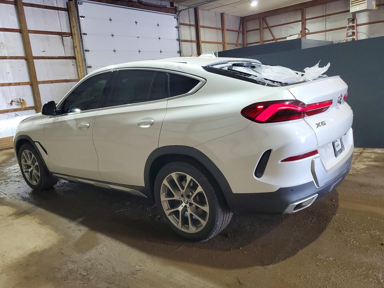 2021 BMW X6 xDrive40I - zdjęcie 2