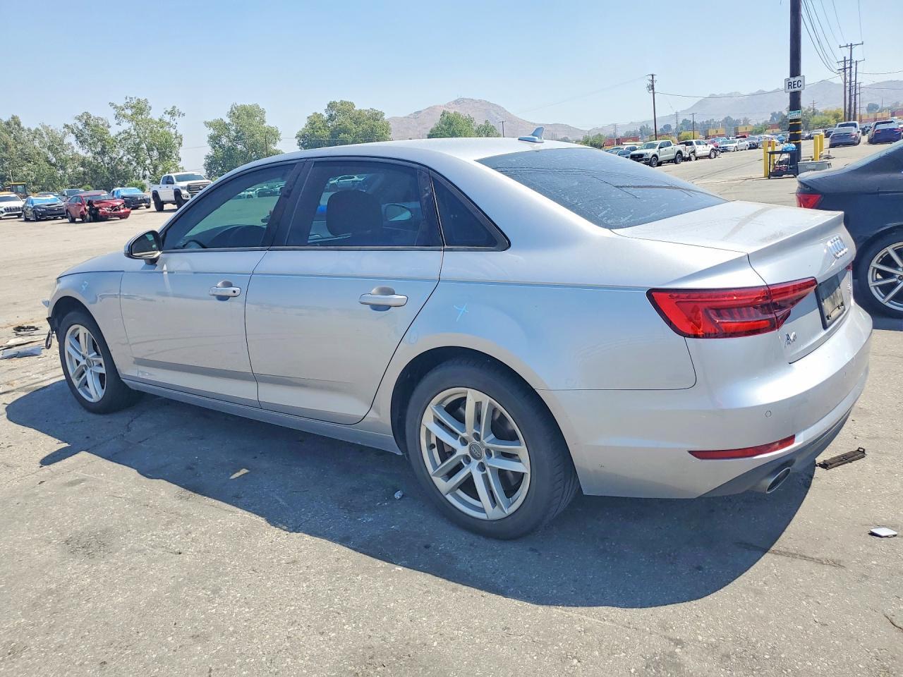 2017 Audi A4 Premium - zdjęcie 2
