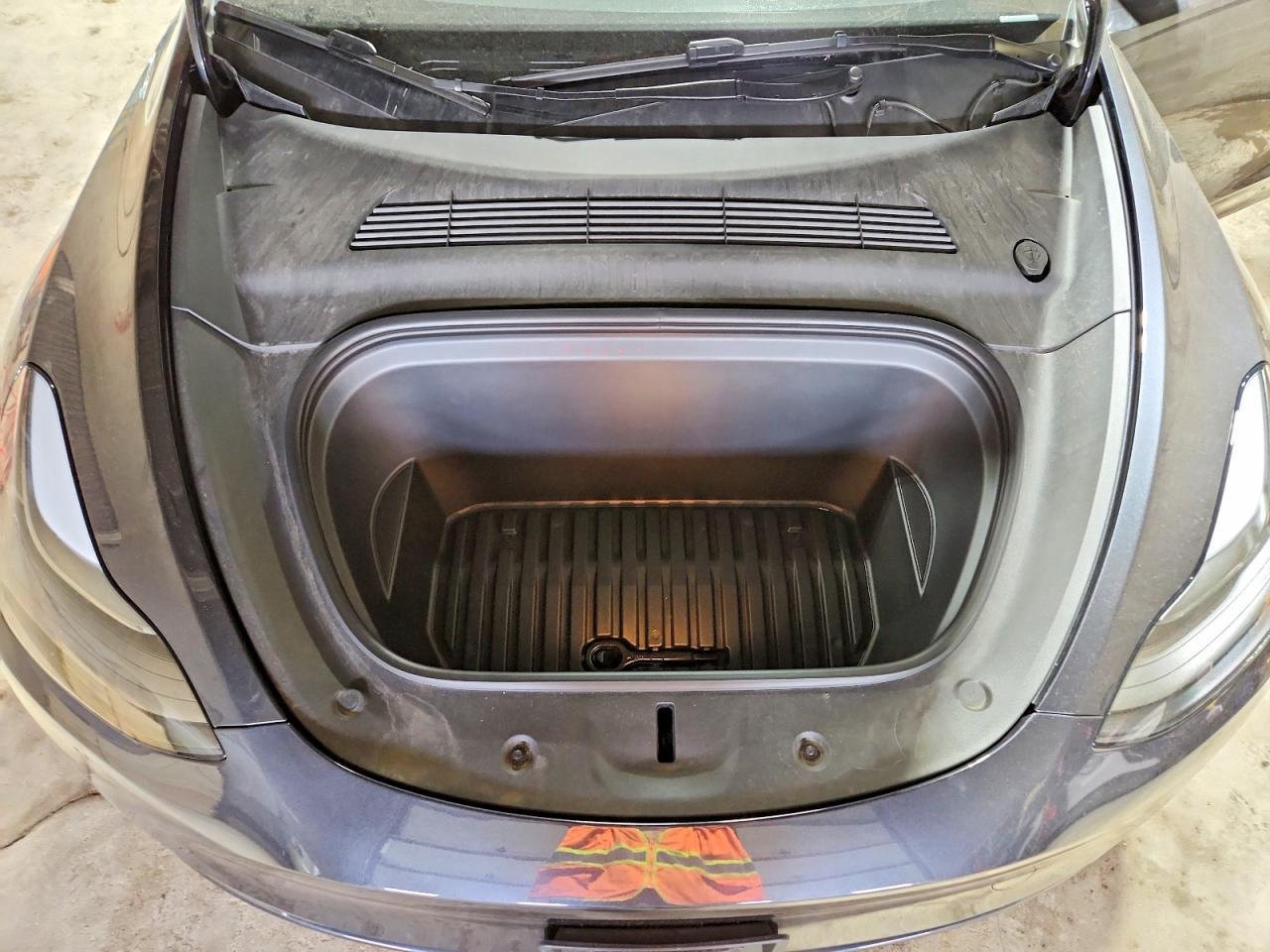 2024 Tesla Model Y - zdjęcie 12