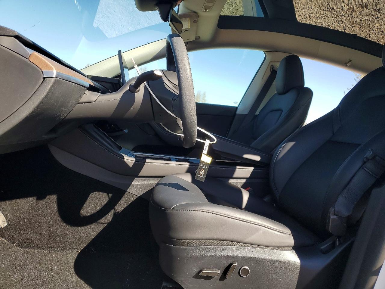2024 Tesla Model Y - zdjęcie 7