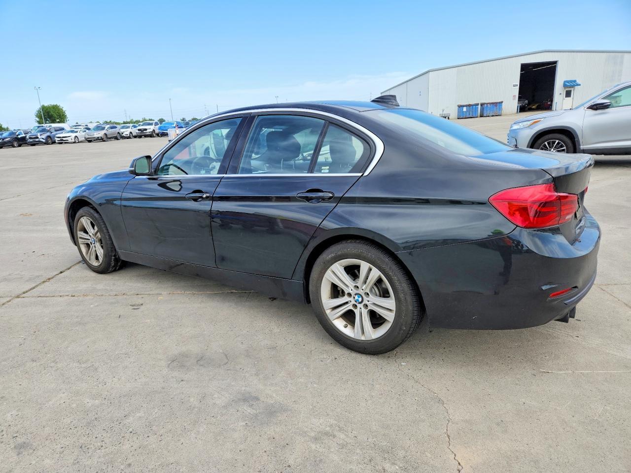2018 BMW 330 I - zdjęcie 2