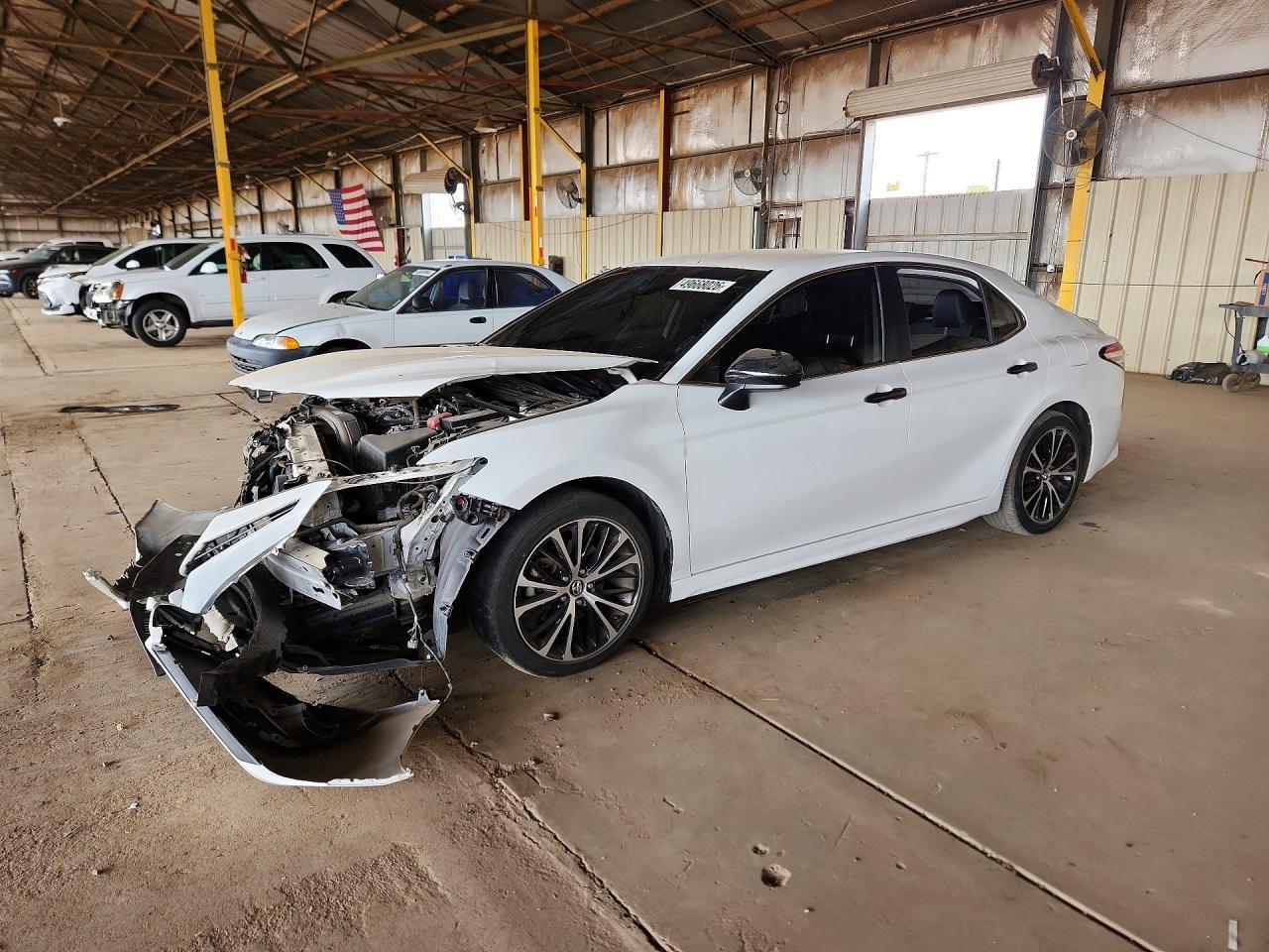 2020 Toyota Camry Se - zdjęcie główne