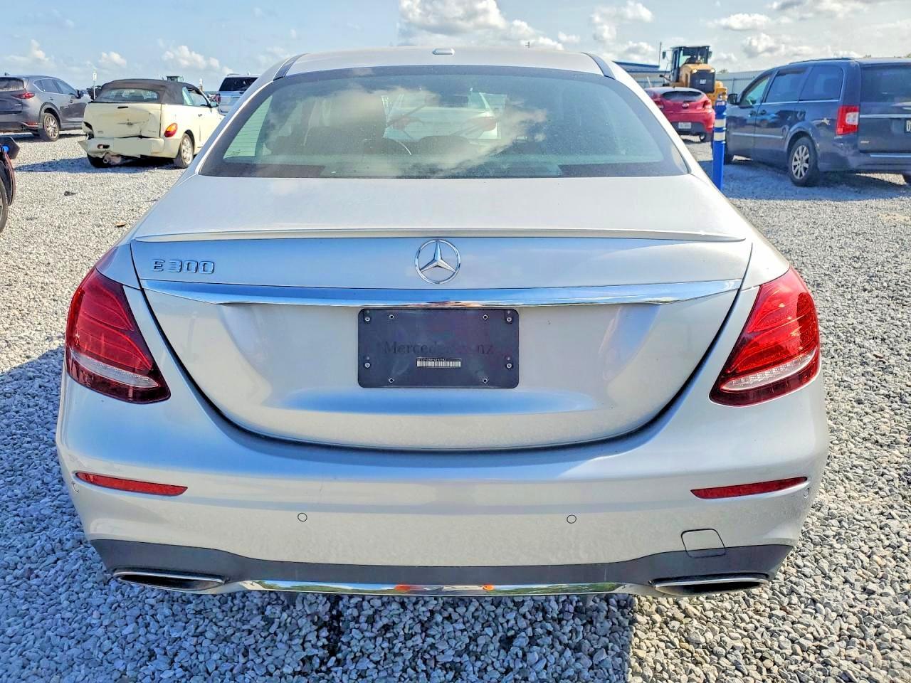 2017 Mercedes-Benz E 300 - zdjęcie 6