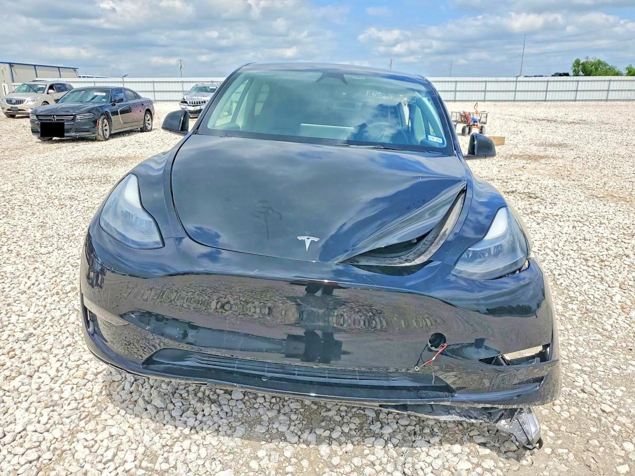 2024 Tesla Model Y - zdjęcie 5