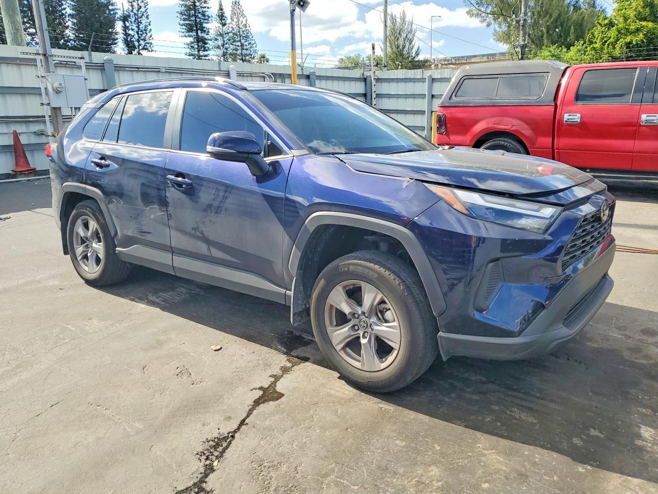 2025 Toyota Rav4 Xle - zdjęcie 4