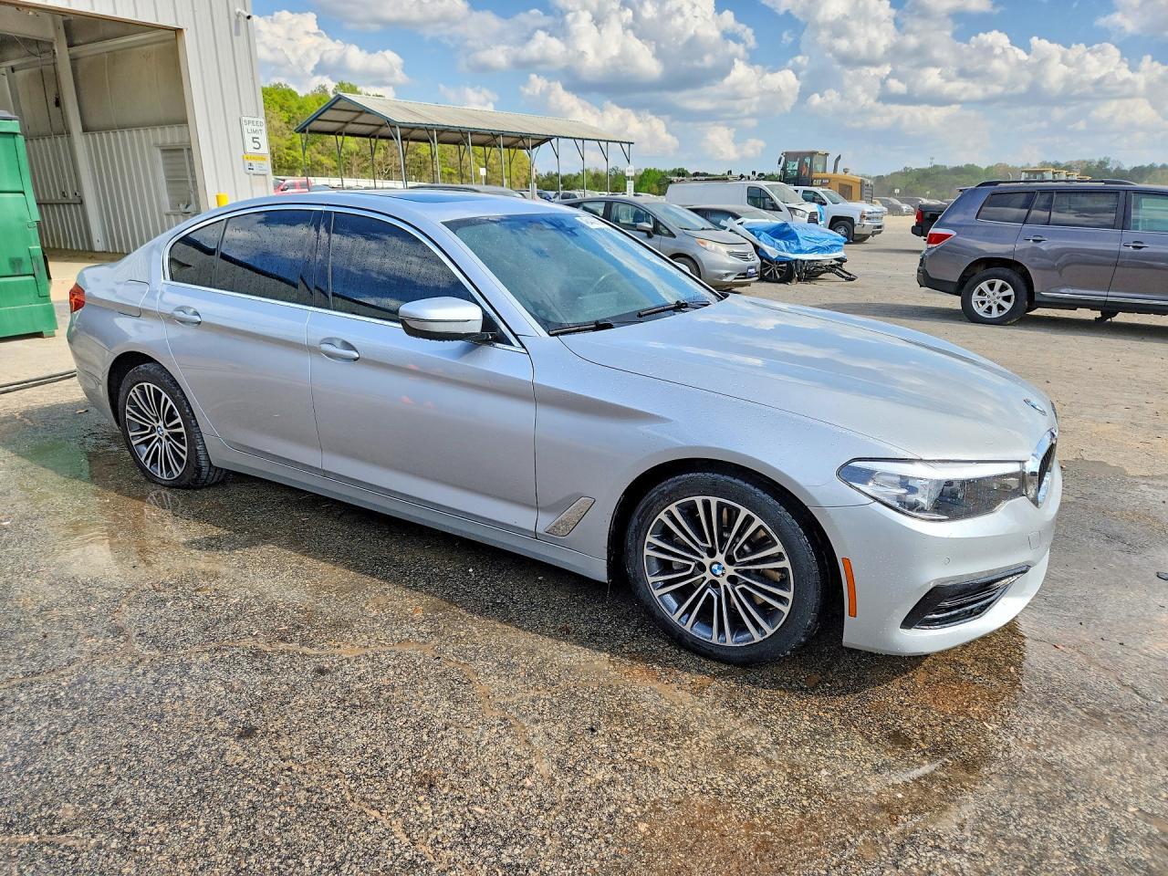 2019 BMW 530 I - zdjęcie 4