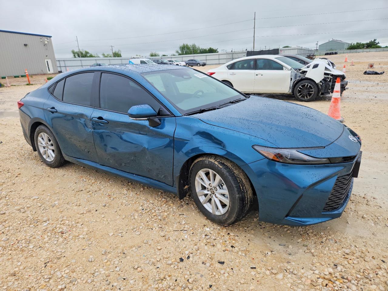 2026 Toyota Camry Le - zdjęcie 4