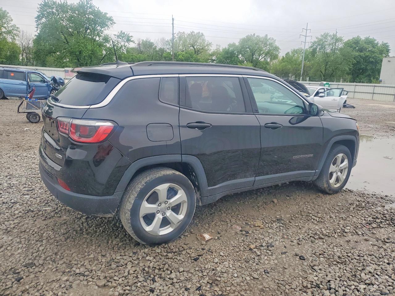 2017 Jeep Compass Latitude - zdjęcie 3