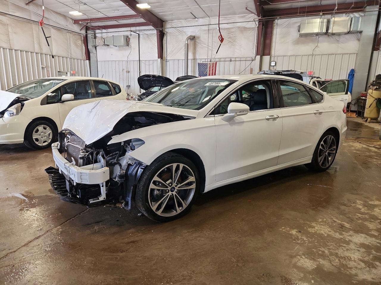 2020 Ford Fusion Titanium - zdjęcie główne