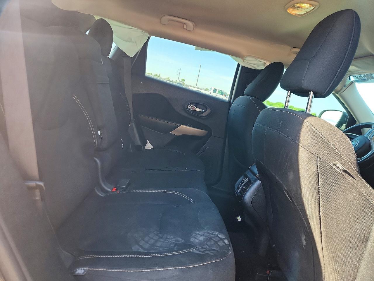 2017 Jeep Cherokee Latitude - zdjęcie 11