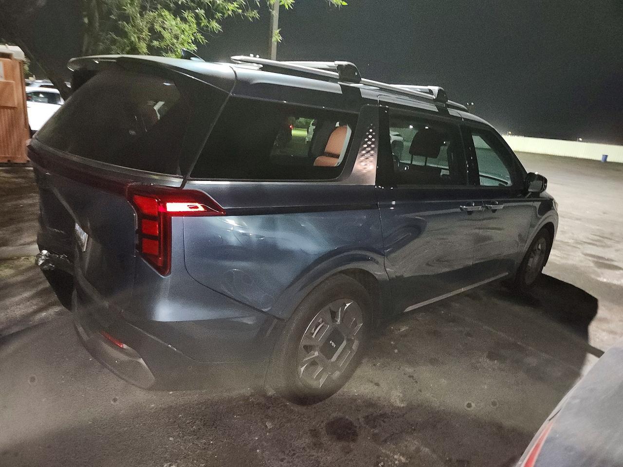 2025 Kia Carnival Sx - zdjęcie 3